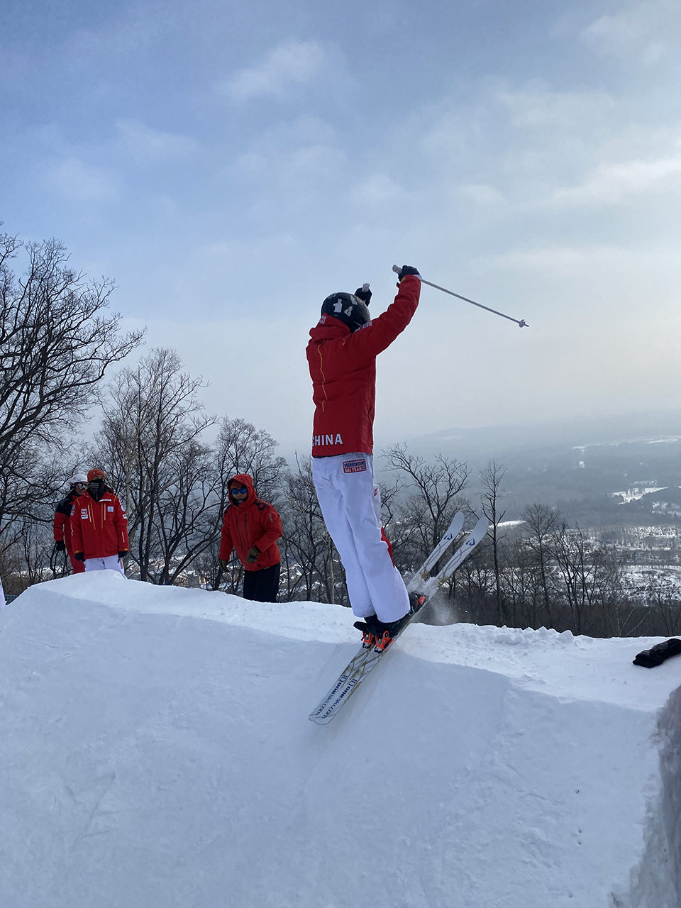 长白山林间雪道